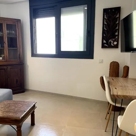 Elegant Apartment, Central, Pool And Parking