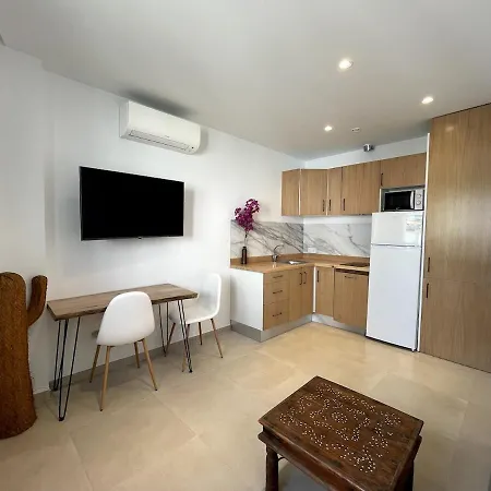 Elegant Apartment, Central, Pool And Parking Apartment