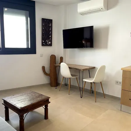 Elegant Apartment, Central, Pool And Parking Apartment *