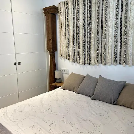 Elegant Apartment, Central, Pool And Parking