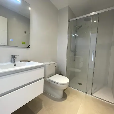 Elegant Apartment, Central, Pool And Parking