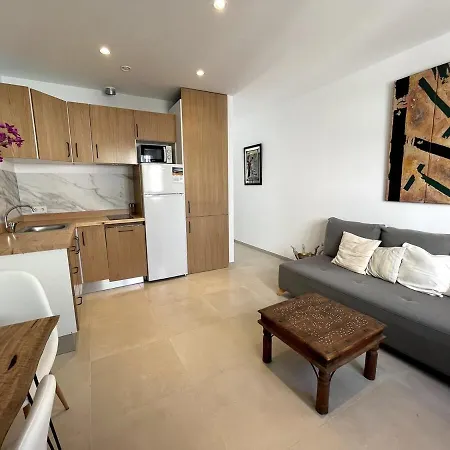 Daire Elegant Apartment, Central, Pool And Parking *
