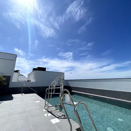 Elegant Apartment, Central, Pool And Parking Daire